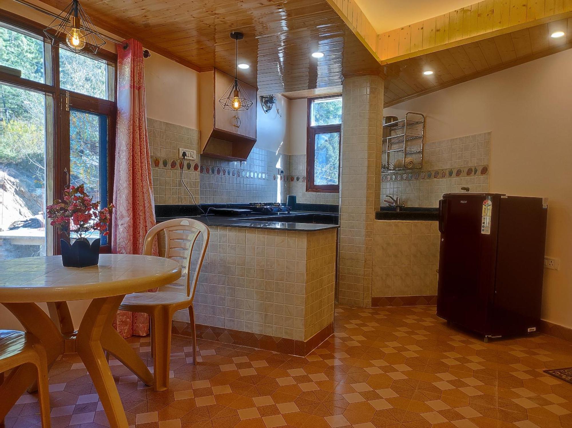 Vintage Woods Inn Шимла Экстерьер фото