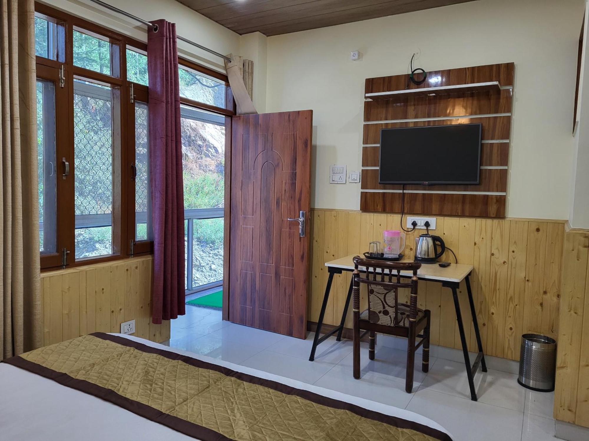 Vintage Woods Inn Шимла Экстерьер фото